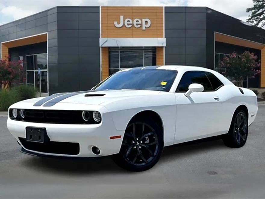 2022 Dodge Challenger SXT photo 1