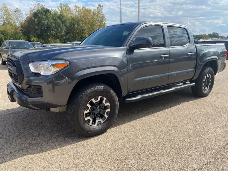 2023 Toyota Tacoma SR V6 photo 1