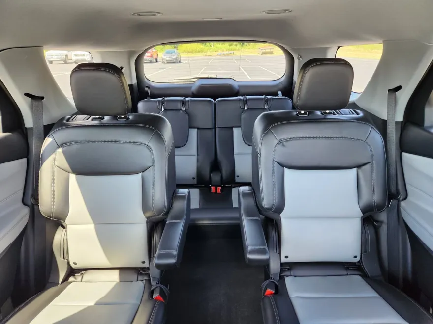 2022 Ford Explorer XLT photo 1