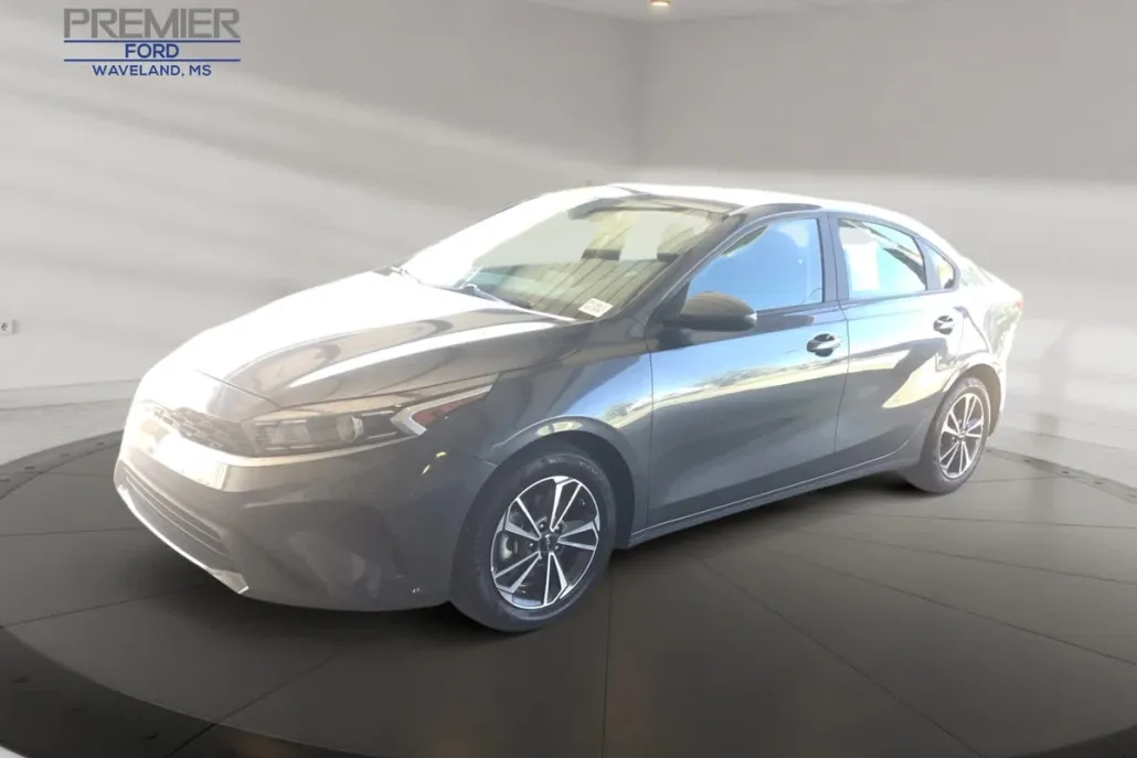 2024 Kia Forte LXS photo 1