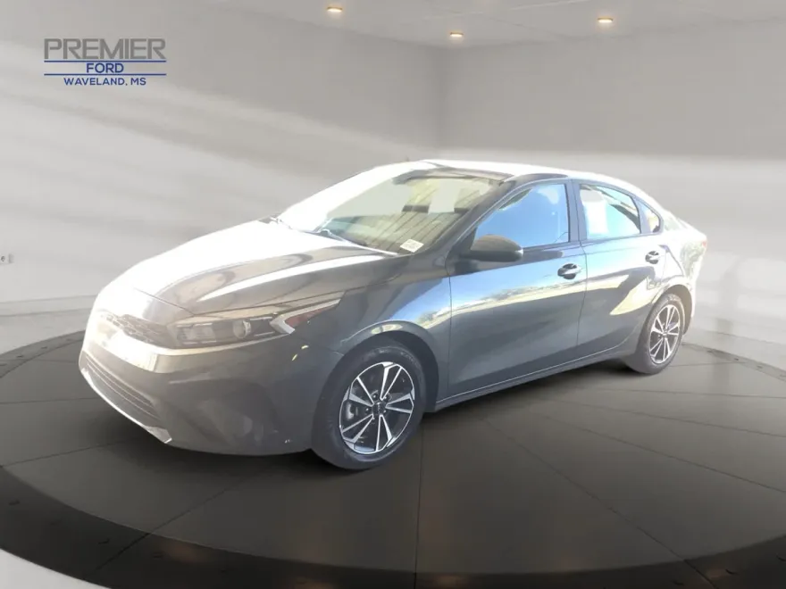 2024 Kia Forte LXS photo 1
