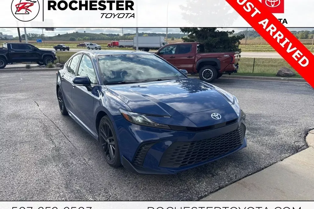 2025 Toyota Camry SE photo 1