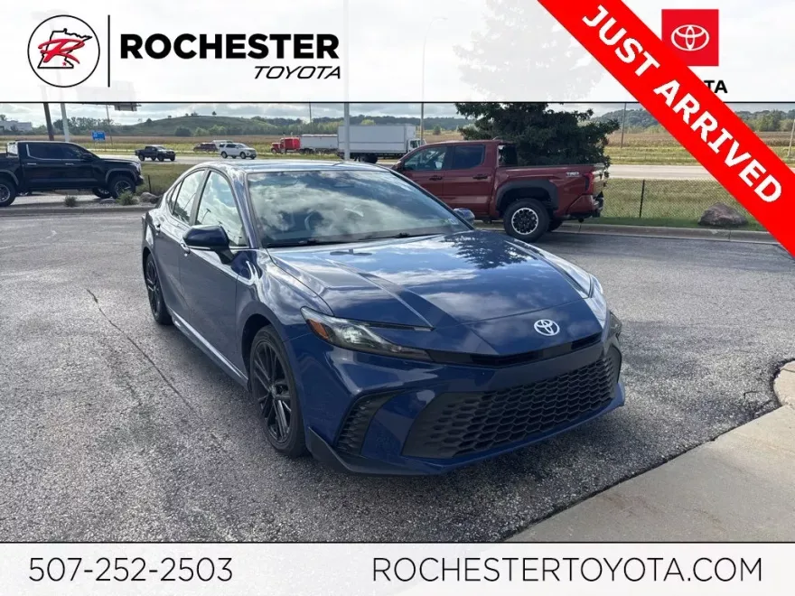 2025 Toyota Camry SE photo 1