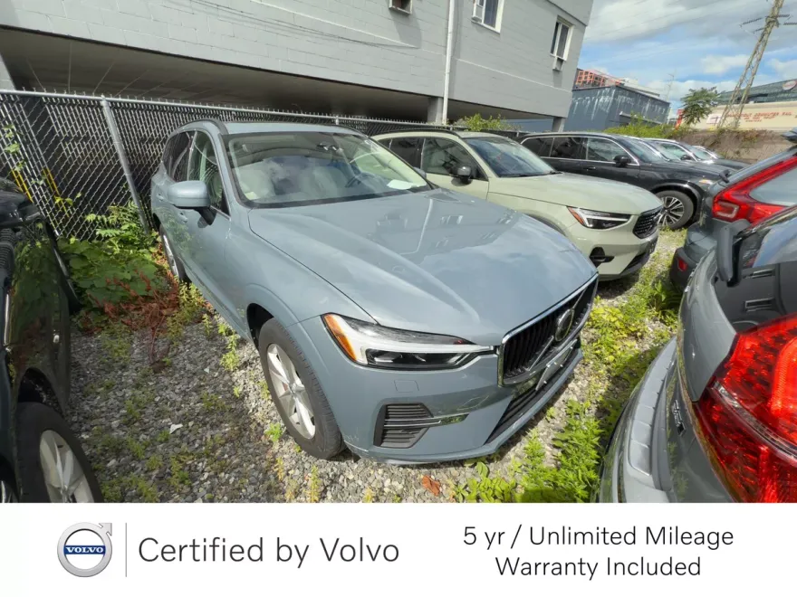 2022 Volvo XC60 B5 Momentum photo 1