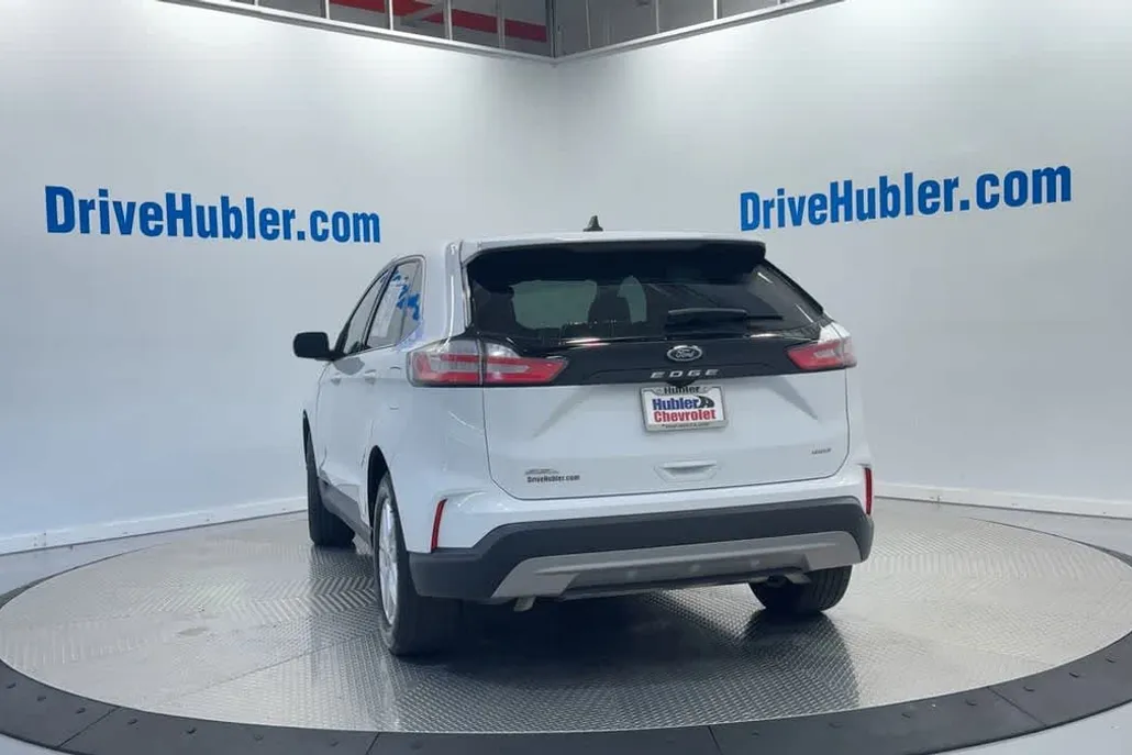 2024 Ford Edge SEL photo 1