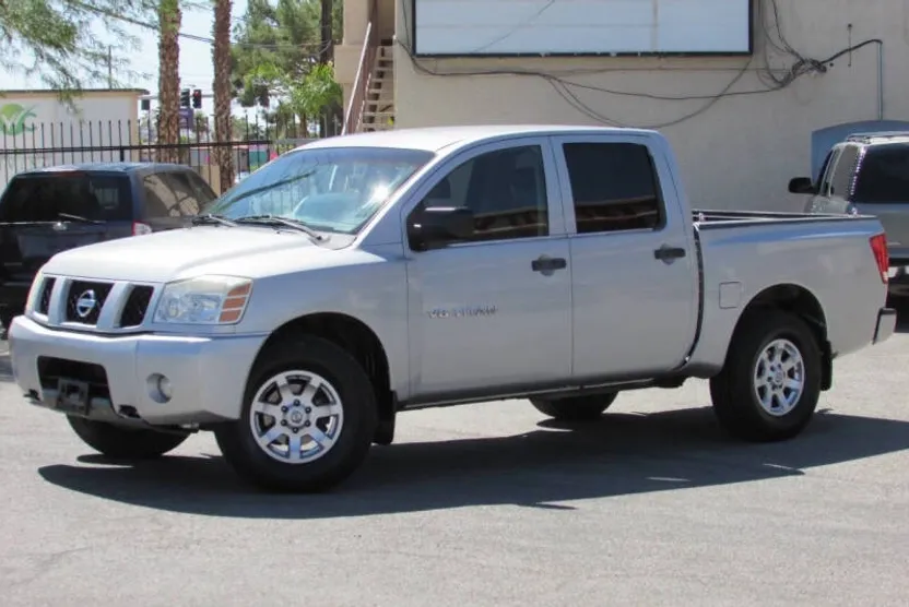 2005 Nissan Titan XE photo 1