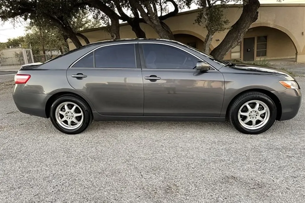 2007 Toyota Camry LE photo 1