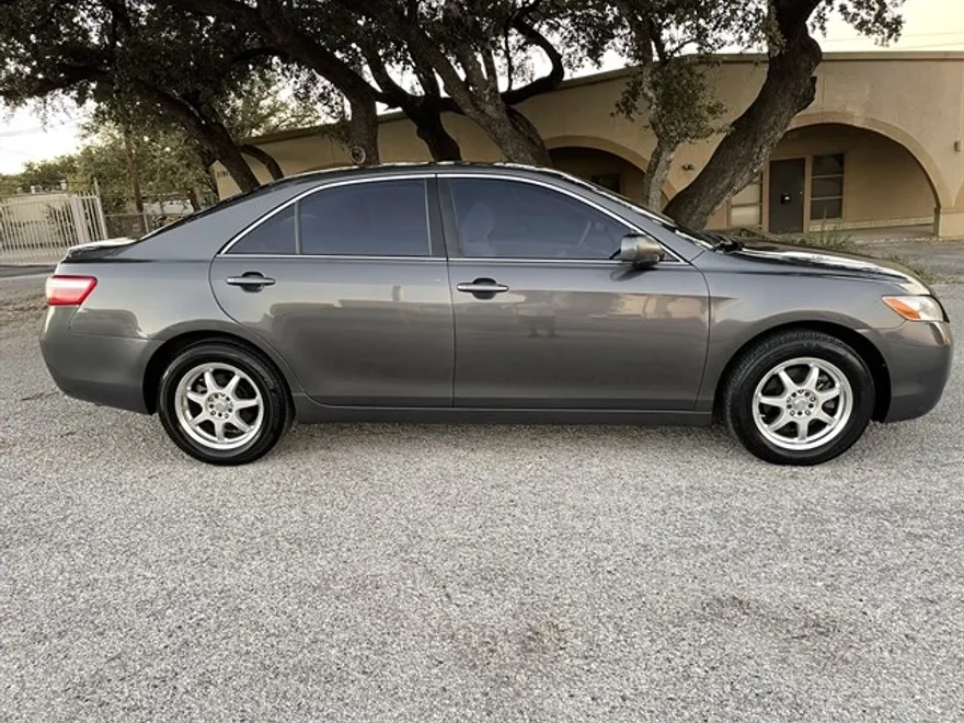 2007 Toyota Camry LE photo 1