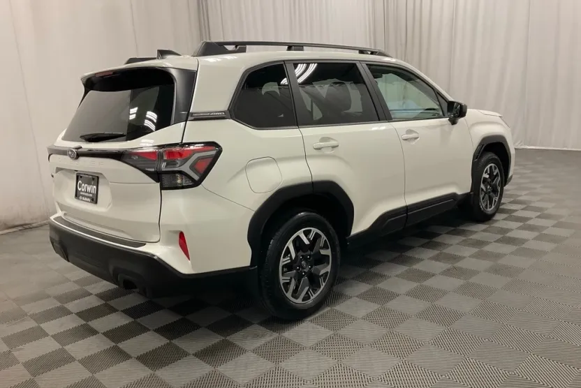 2025 Subaru Forester Premium photo 1