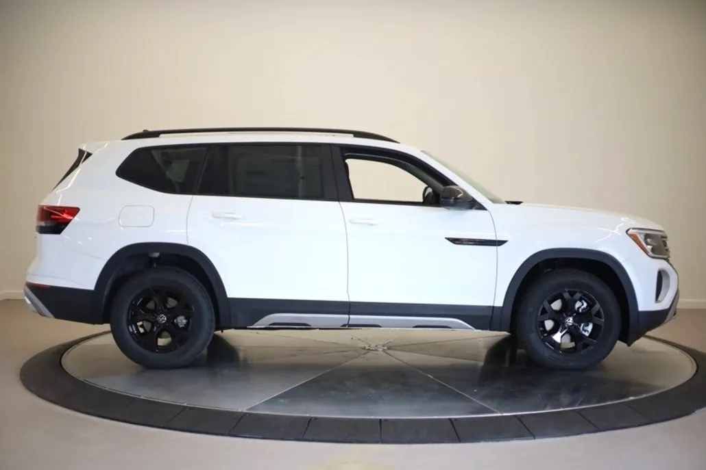 2025 Volkswagen Atlas Peak Edition SE photo 1