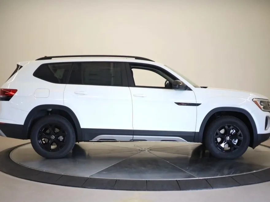 2025 Volkswagen Atlas Peak Edition SE photo 1