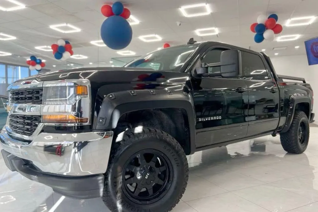 2016 Chevrolet Silverado 1500 LT photo 1