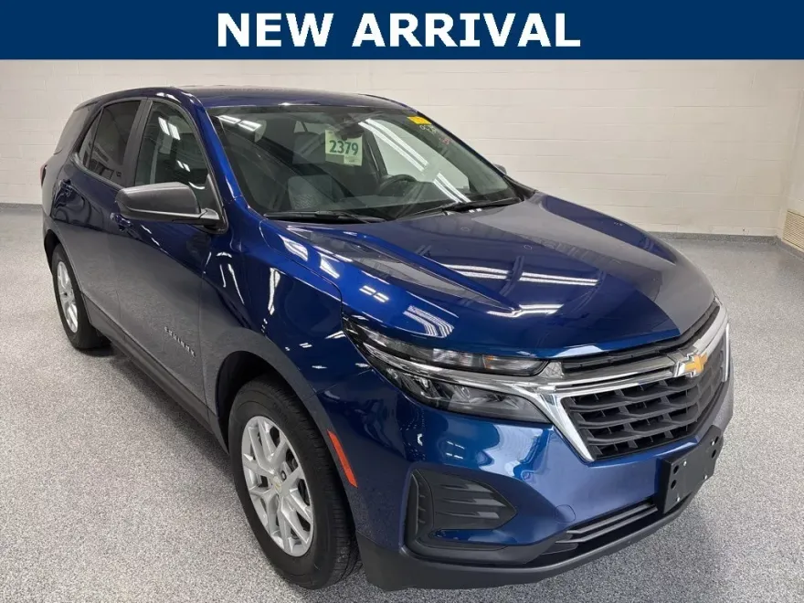 2022 Chevrolet Equinox LS photo 1