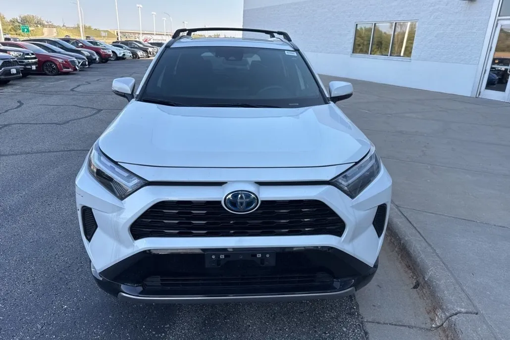 2023 Toyota RAV4 Hybrid SE photo 1