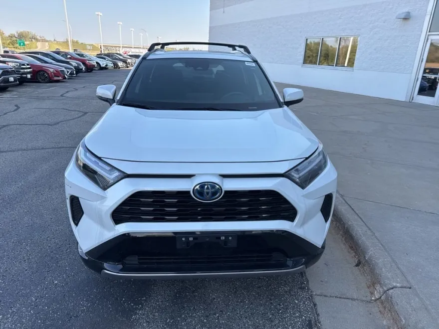 2023 Toyota RAV4 Hybrid SE photo 1