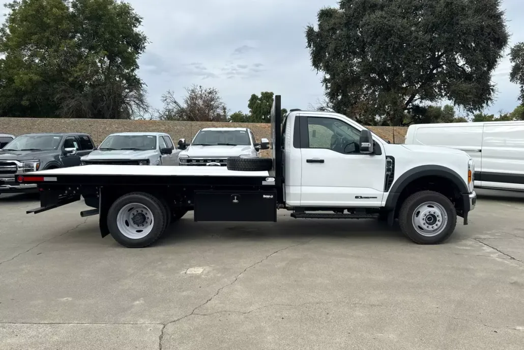 2024 Ford F-550 XL photo 1