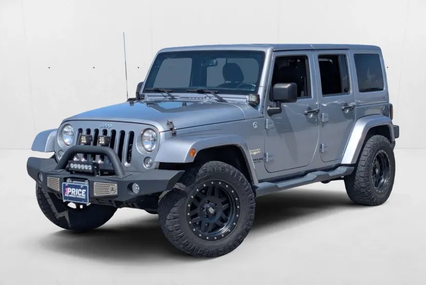 2015 Jeep Wrangler Unlimited Sahara photo 1