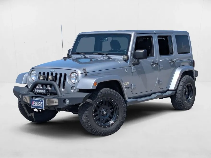 2015 Jeep Wrangler Unlimited Sahara photo 1