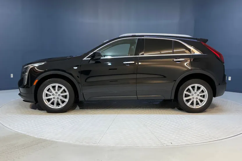 2022 Cadillac XT4 Luxury photo 1