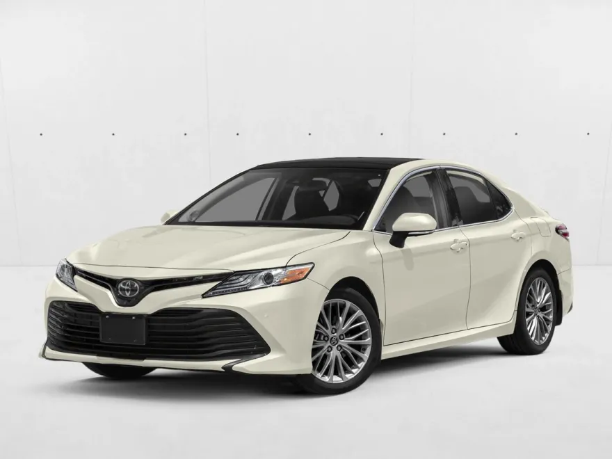 2020 Toyota Camry XLE photo 1