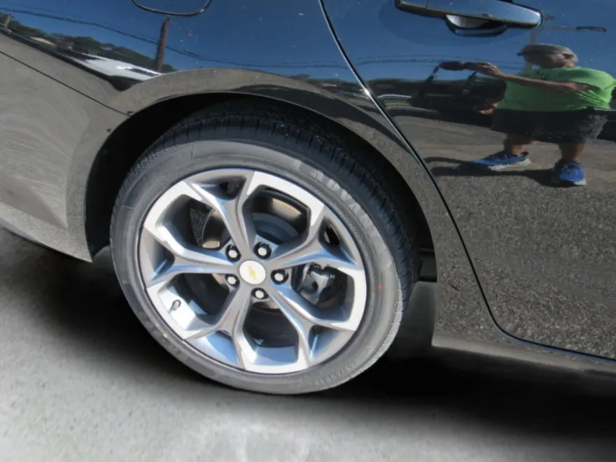 2023 Chevrolet Malibu 1LT photo 1