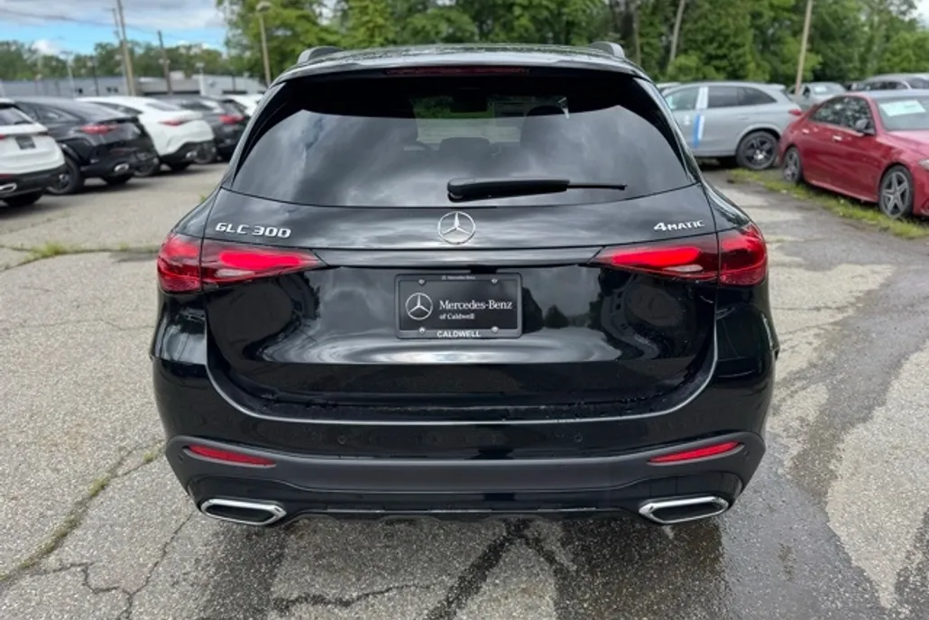2025 Mercedes Benz GLC 300 4MATIC photo 1