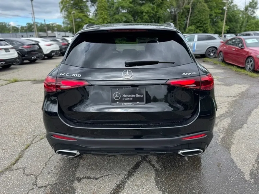 2025 Mercedes Benz GLC 300 4MATIC photo 1
