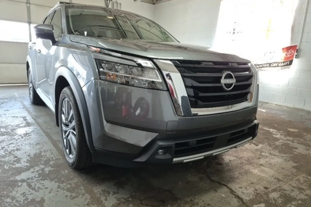 2022 Nissan Pathfinder SL photo 1