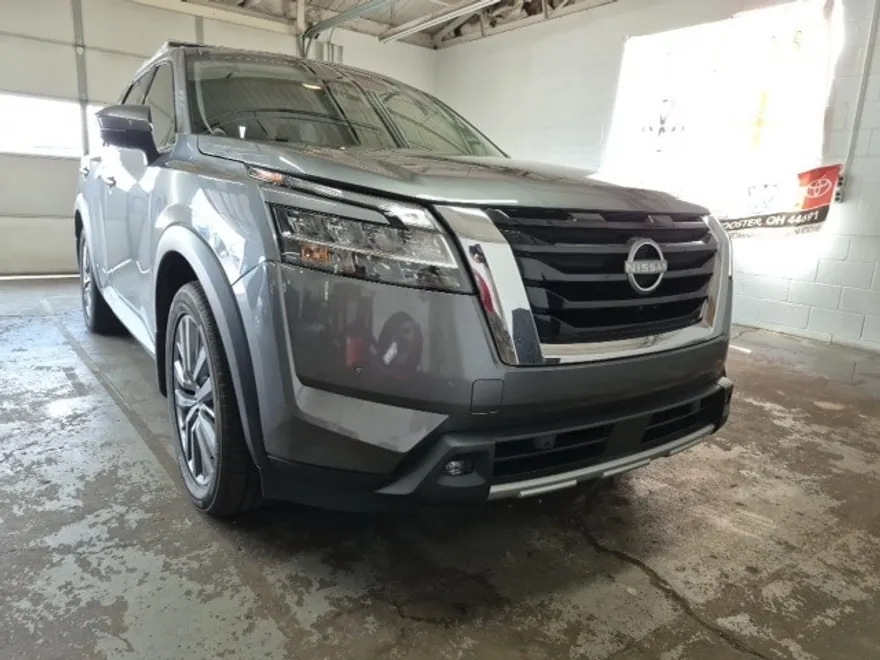 2022 Nissan Pathfinder SL photo 1