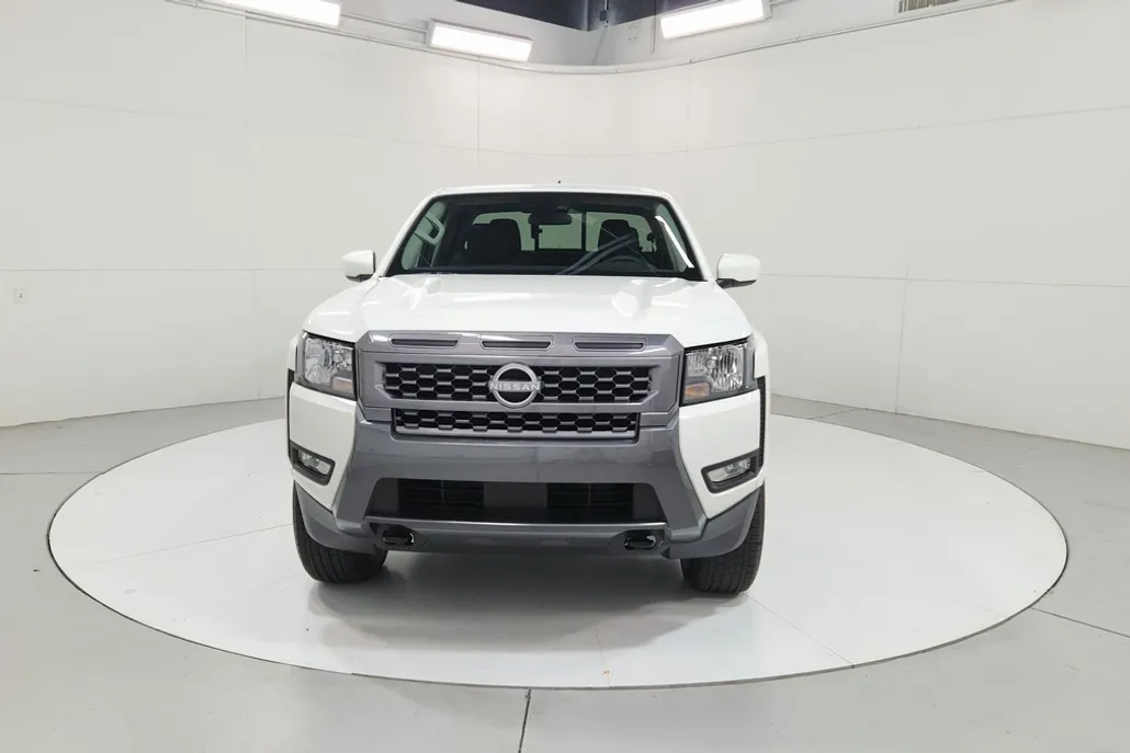 2025 Nissan Frontier SV Crew Cab photo 2