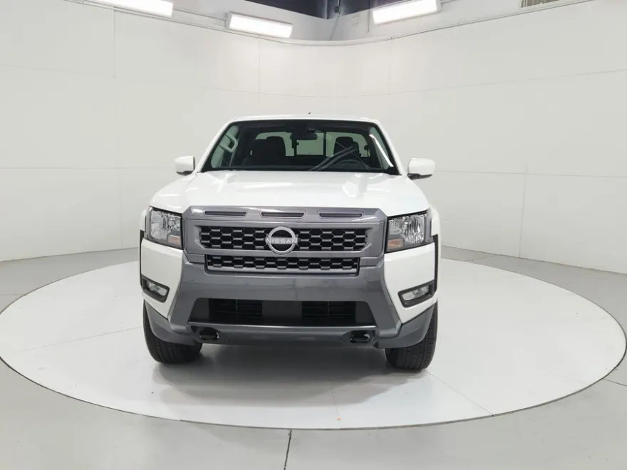 2025 Nissan Frontier SV Crew Cab photo 2