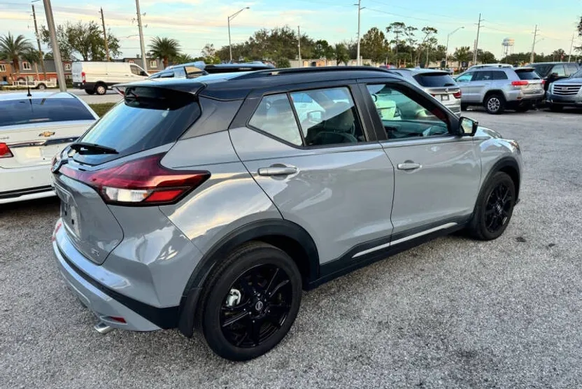2021 Nissan Kicks SR photo 1
