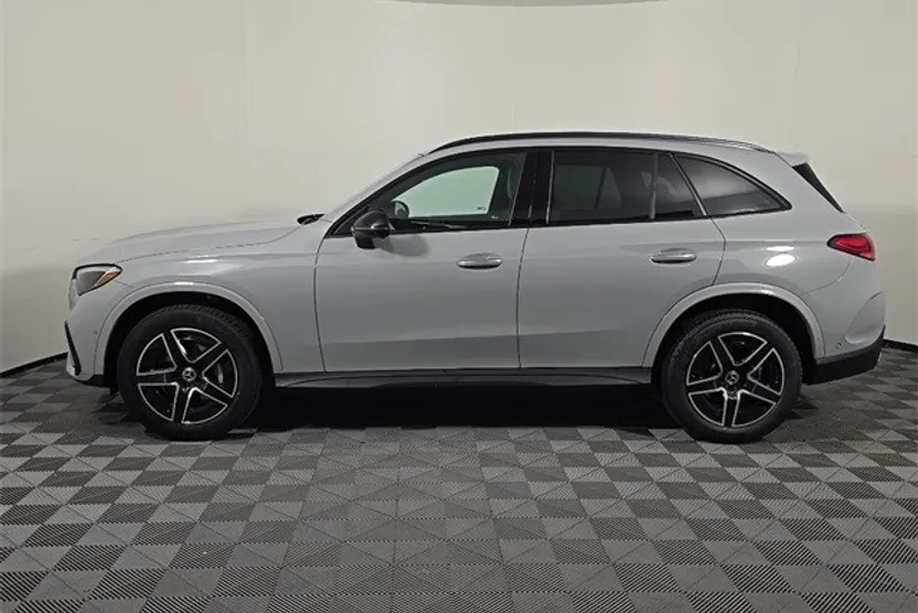 2026 Mercedes Benz GLC 300 4MATIC photo 1
