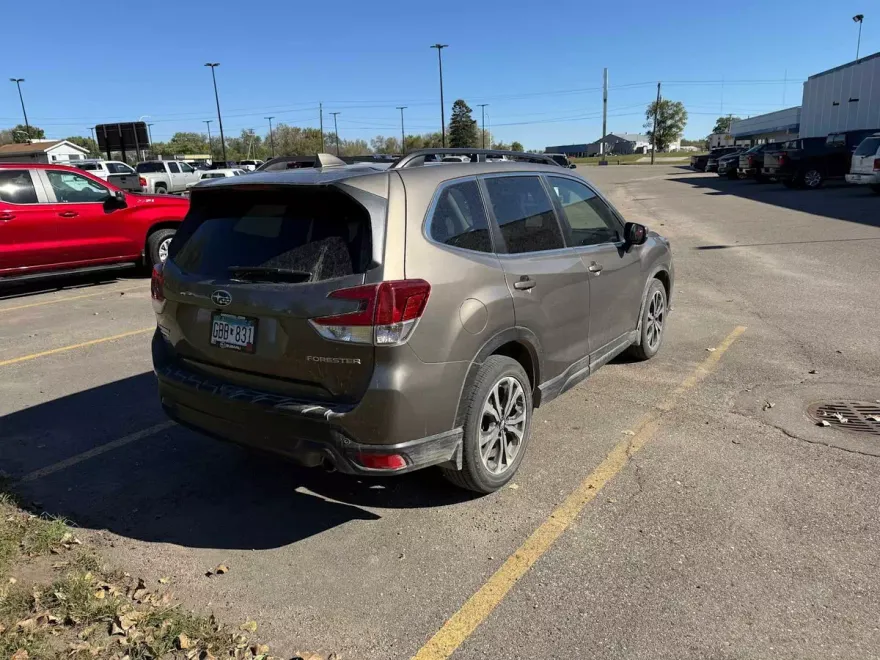 2021 Subaru Forester Limited photo 1