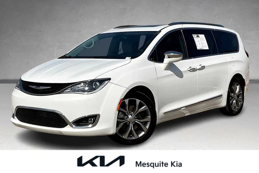 2019 Chrysler Pacifica Limited photo 1