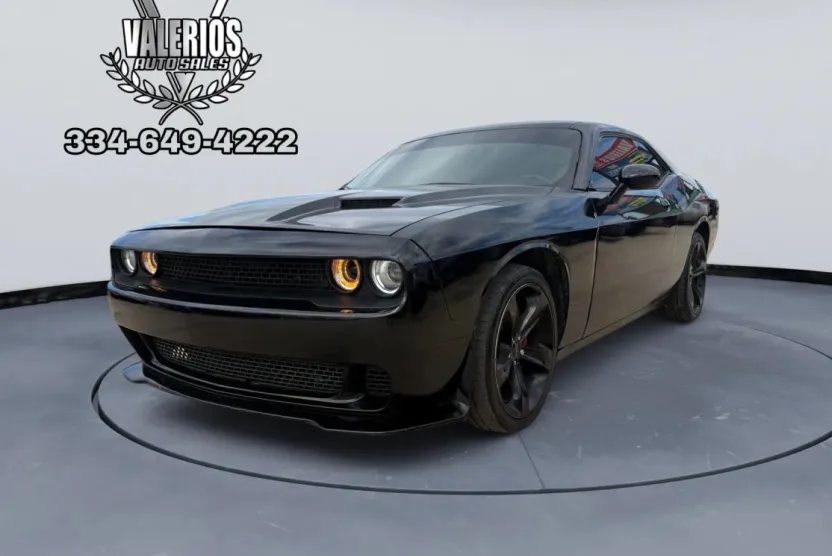 2015 Dodge Challenger SXT photo 1