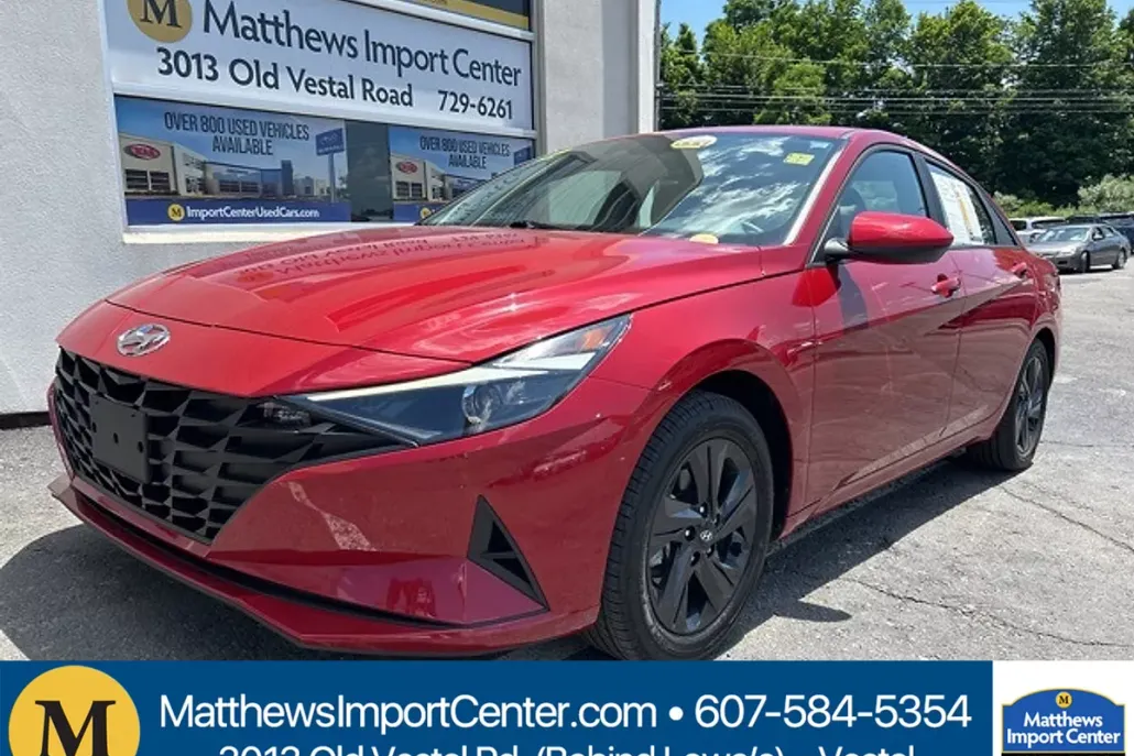 2022 Hyundai Elantra SEL photo 1