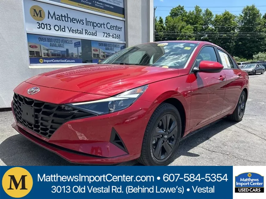 2022 Hyundai Elantra SEL photo 1