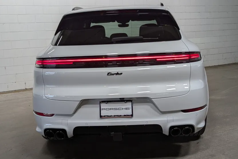 2025 Porsche Cayenne Turbo E-Hybrid photo 1