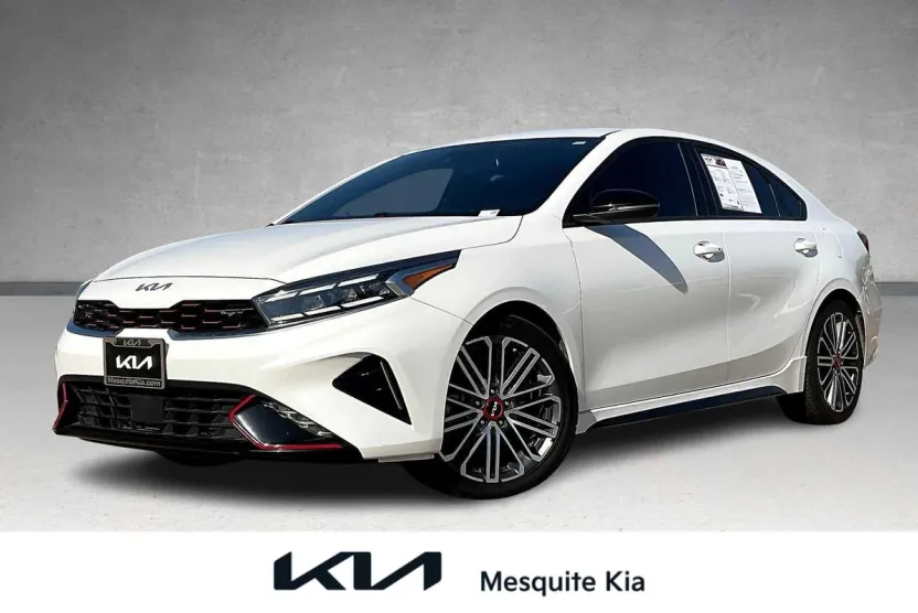 2023 Kia Forte GT photo 1
