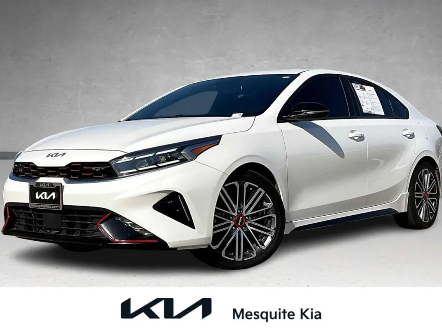 2023 Kia Forte GT photo 1