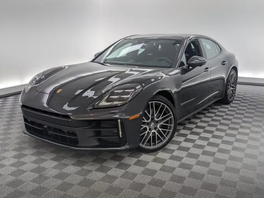 2024 Porsche Panamera photo 1