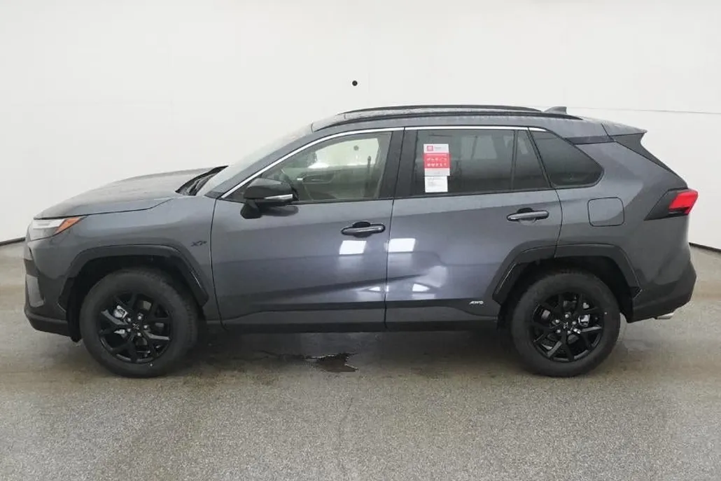 2025 Toyota RAV4 Hybrid XLE photo 1