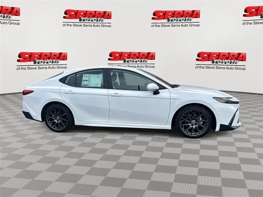 2025 Toyota Camry SE photo 1
