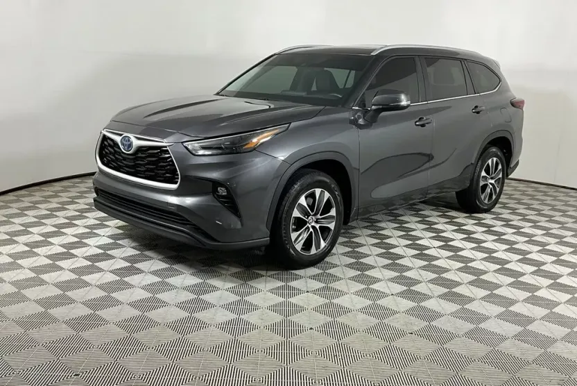 2024 Toyota Highlander Hybrid XLE photo 1