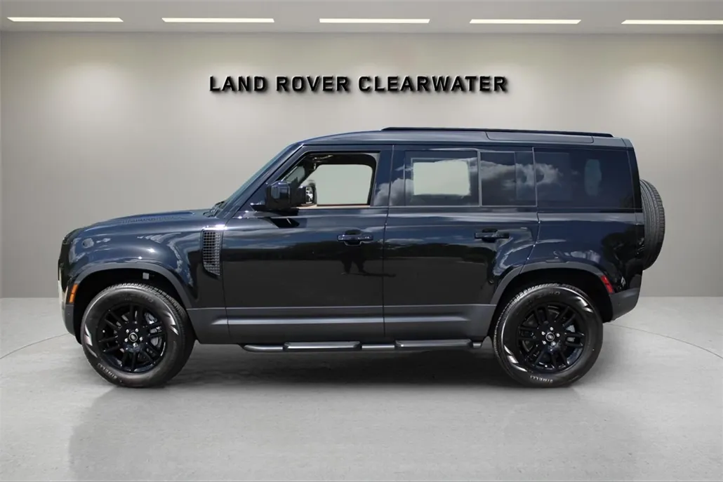 2025 Land Rover Defender 110 S photo 1