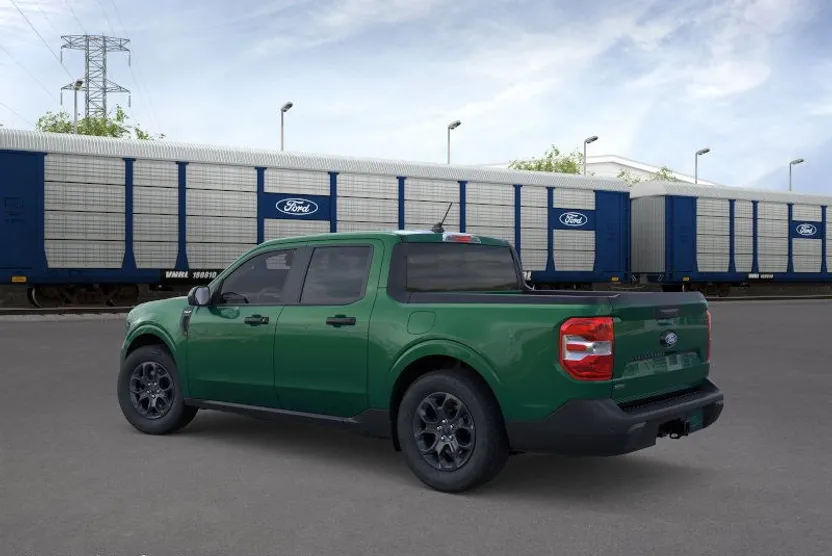 2025 Ford Maverick XLT photo 2
