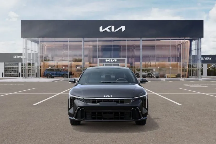 2025 Kia K4 GT-Line Turbo photo 1