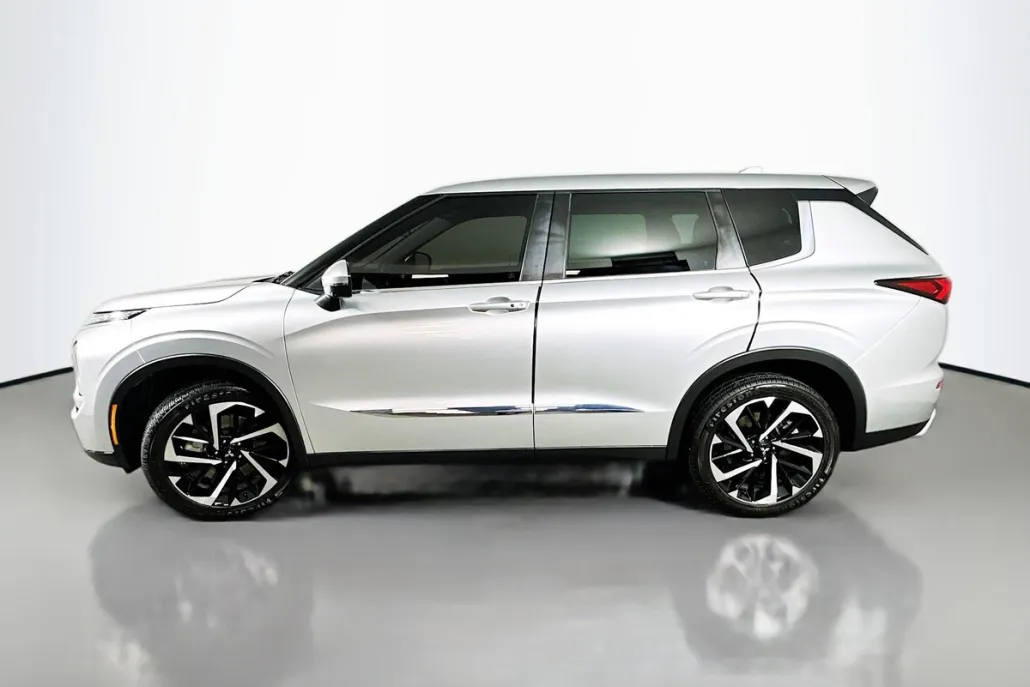 2022 Mitsubishi Outlander Black Edition LE SEL GT photo 1