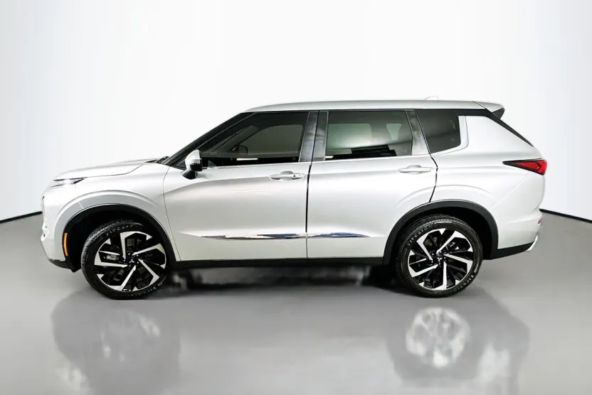 2022 Mitsubishi Outlander Black Edition LE SEL GT photo 1